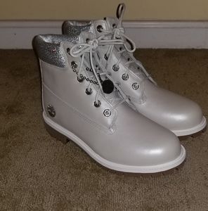 Timberland WOMEN'S HERITAGE 6-INCH WATERPROOF BOOT